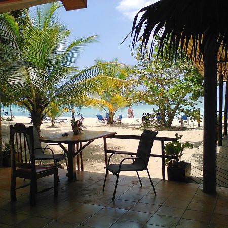 Whistling Bird Hotel Negril Esterno foto