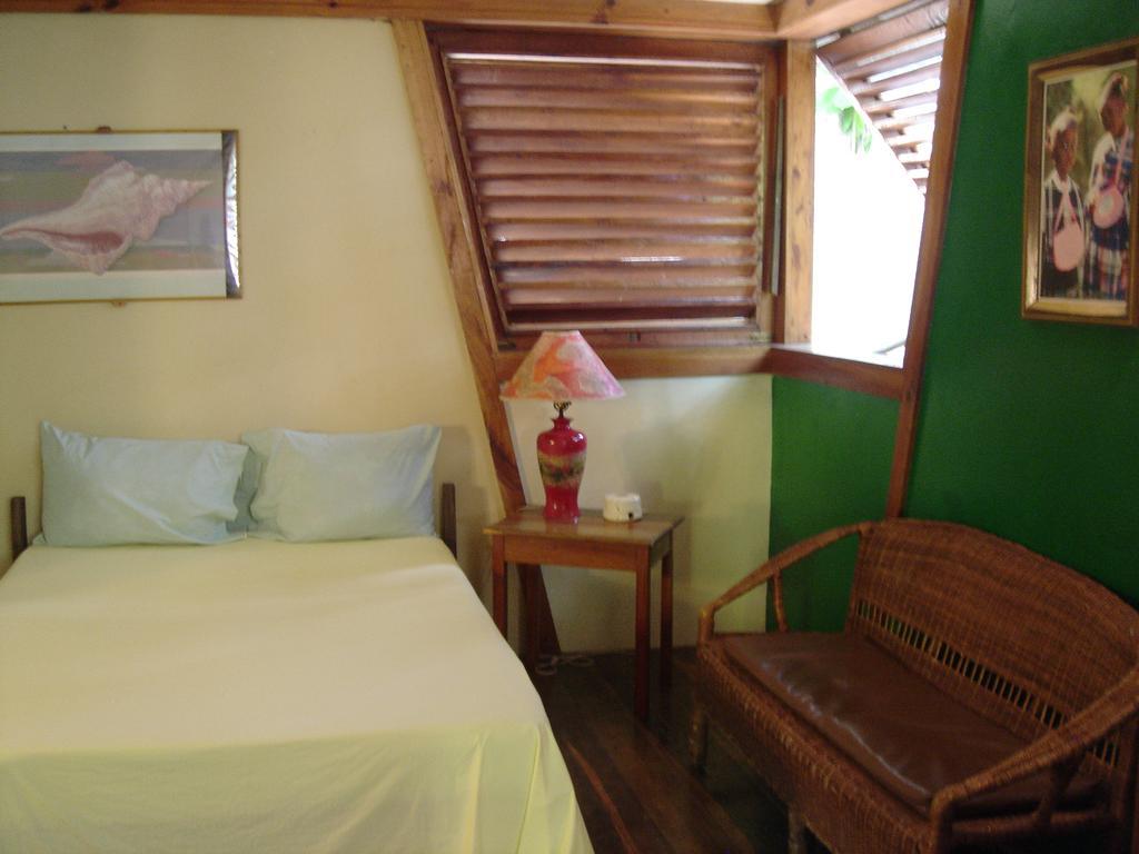 Whistling Bird Hotel Negril Esterno foto