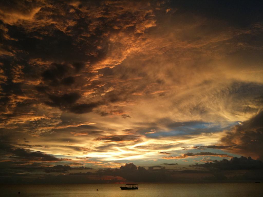 Whistling Bird Hotel Negril Esterno foto